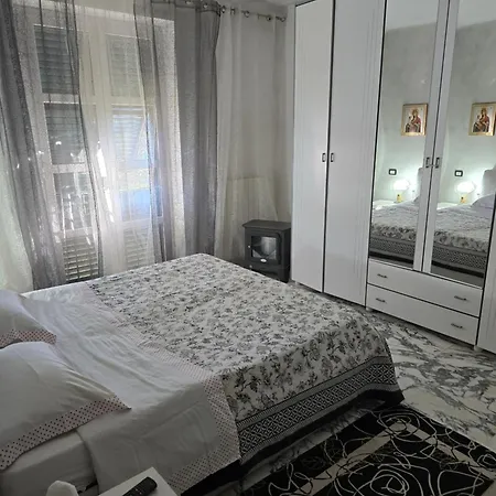 Holyfield 4* سارزانا